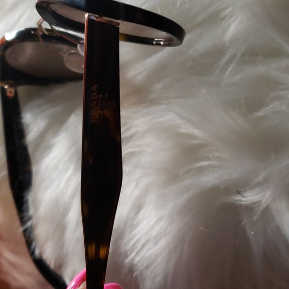 PRADA SHADES 😎 - Picture 5 of 7